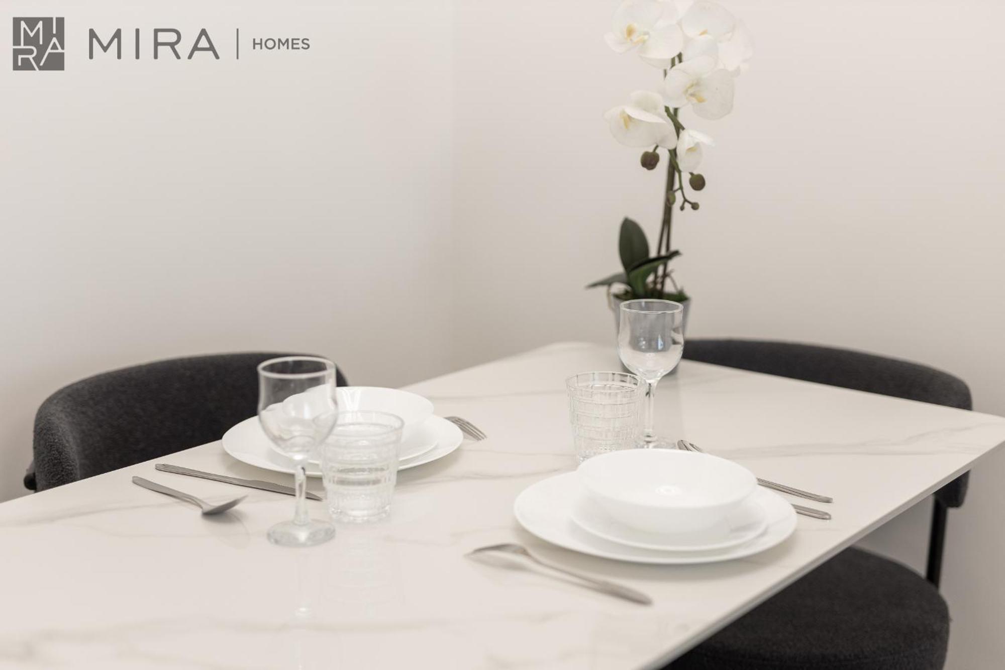 Apartment Mira Homes - Lovely New 1 Bedroom In Downtown *